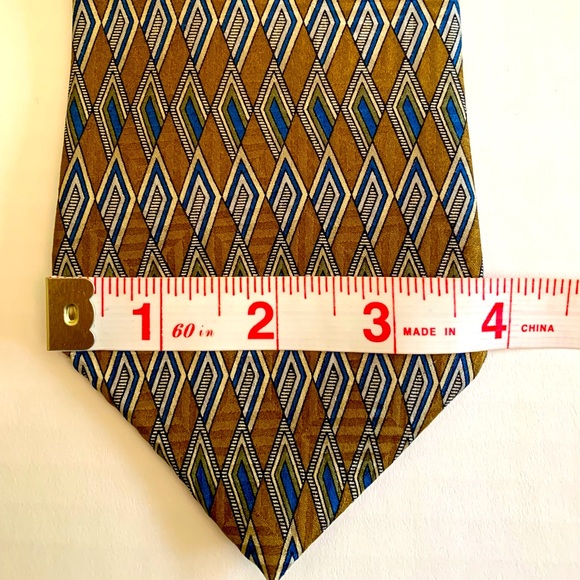 UMBERTO BOSSI. 100% Silk necktie. Handmade.Diamond shapes. Gold/Blue/Whi… - Picture 6 of 6